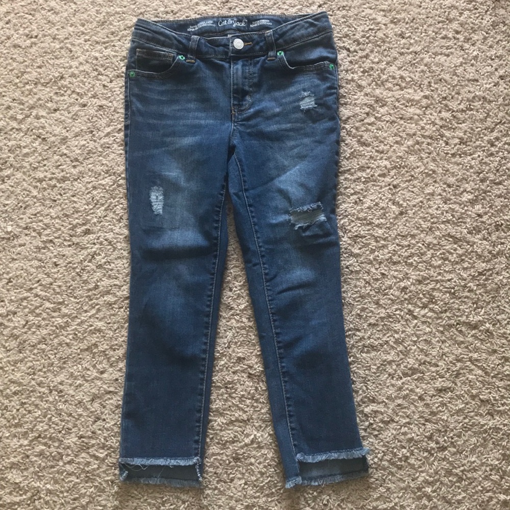 Precious distressed jeans with frey edges on legs